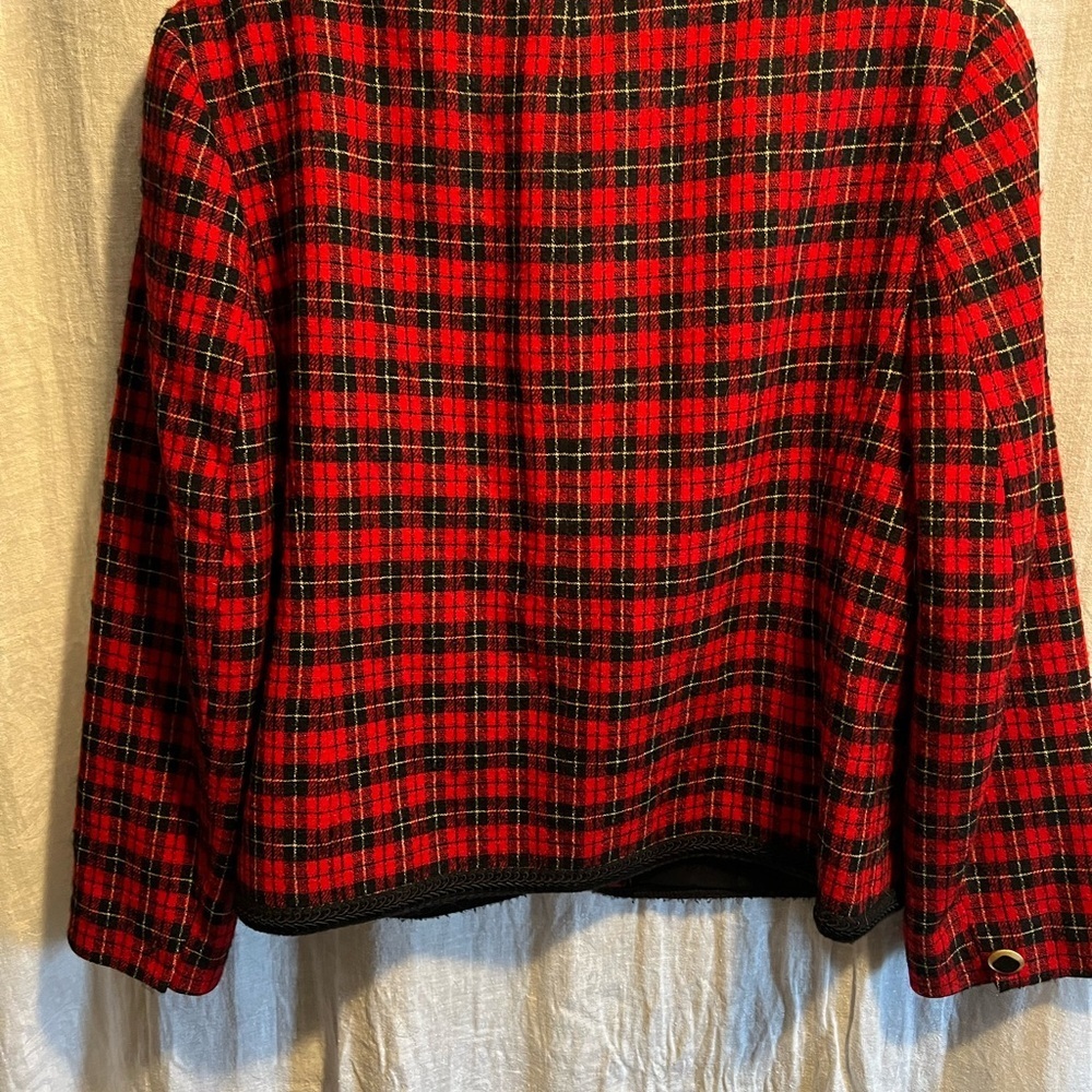 Vintage Pendleton Plus plaid blazer. Size 18. Red and black with gold buttons. - Picture 7 of 7